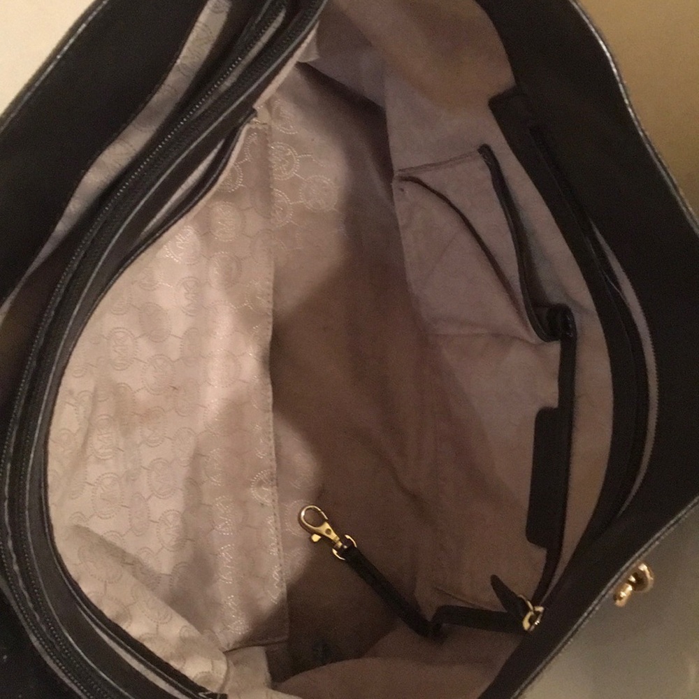 Large Michael Kors Tote - Picture 4 of 8